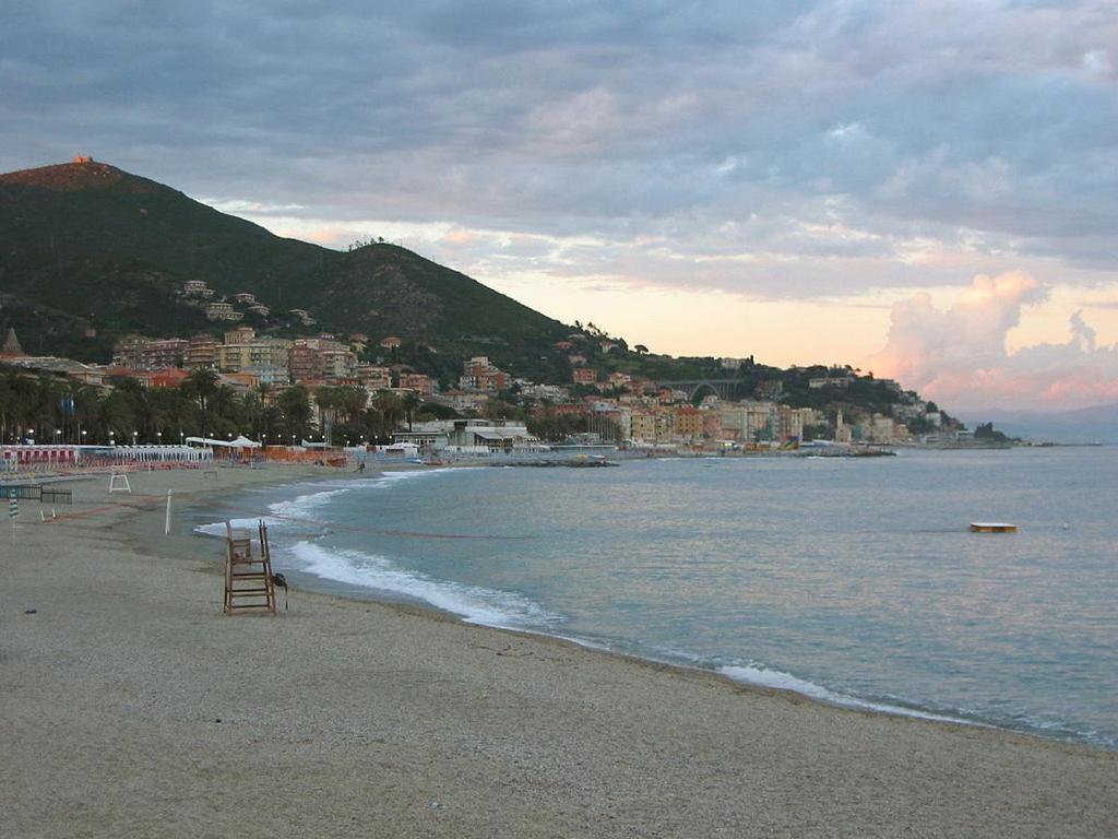 Ferienwohnung Quiete Ad Un Passo Dal Mare Albisola Superiore Exterior foto